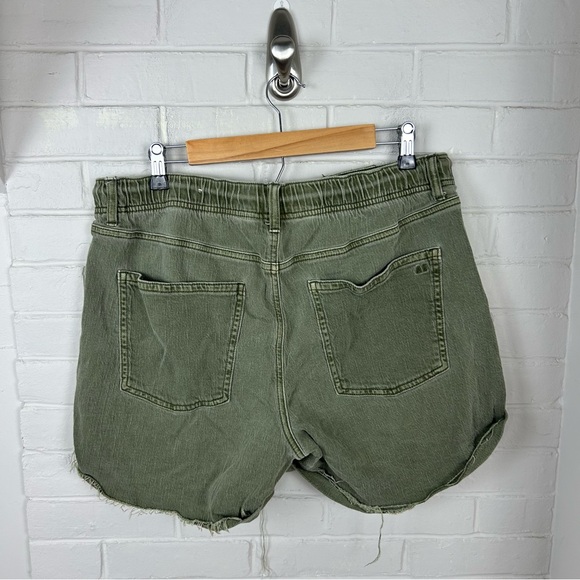American Eagle Green Relaxed Casual Denim Shorts Size 14 - Picture 8 of 10